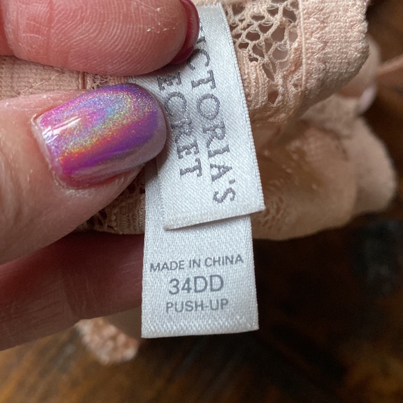 VS Push Up bra 34DD - Picture 3 of 3